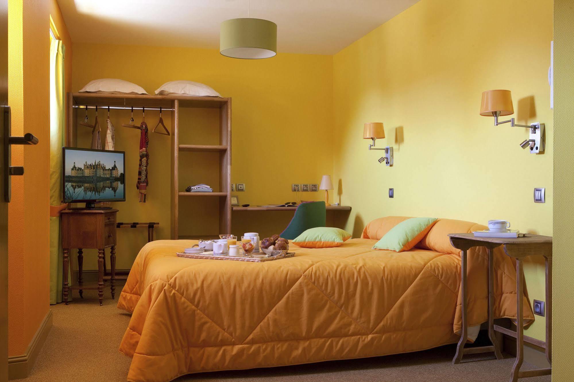 Logis Hotel O En Couleur Oucques-la-Nouvelle Exteriér fotografie